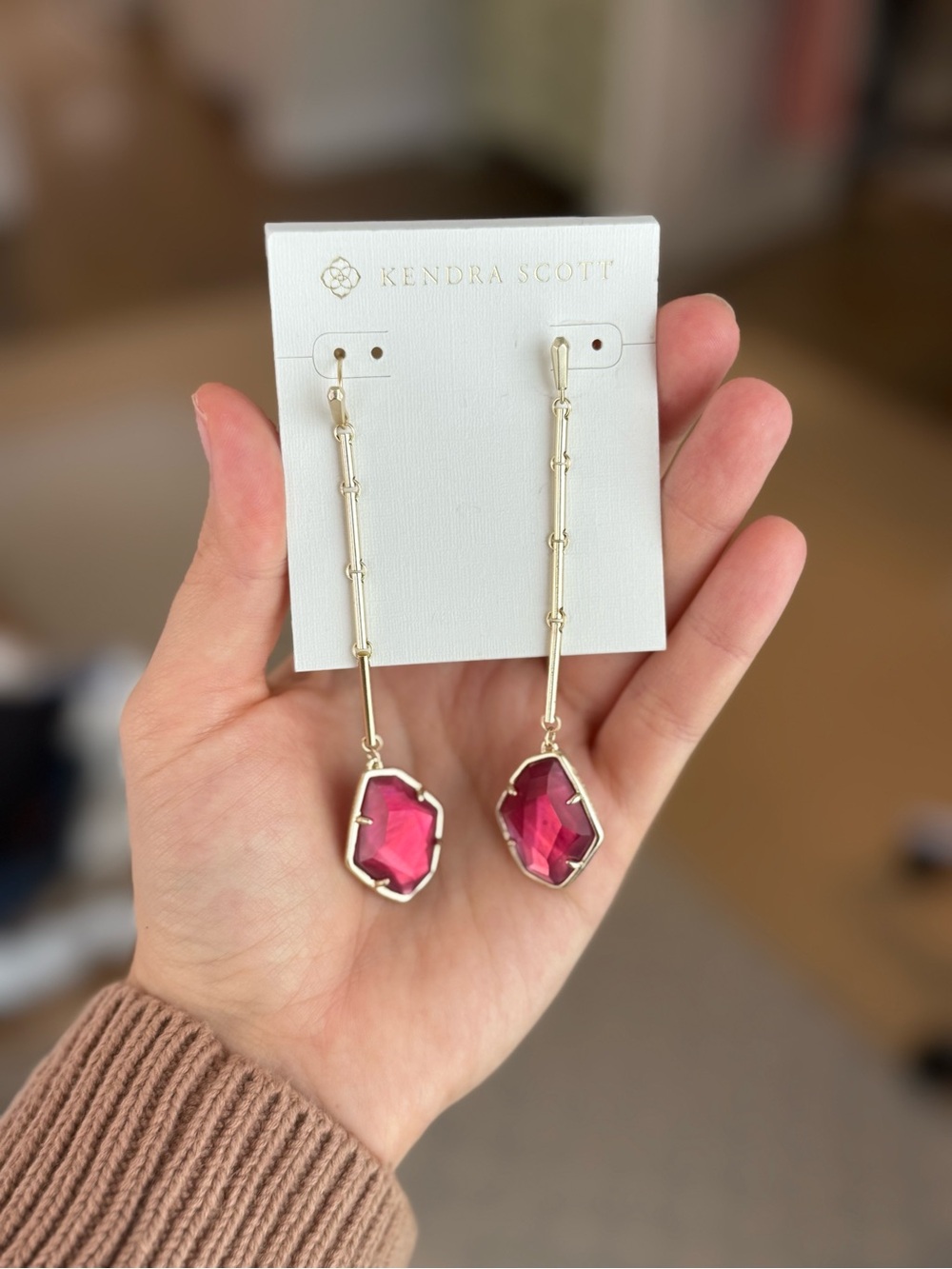 NWT! Kendra Scott chairman dangle earrings (gold/berry illusion)